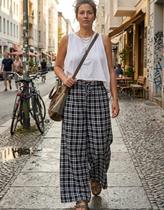 Calça Feminina Perna Larga Xadrez P&B Conforto e Estilo Casual