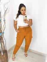 Calça Feminina Plus Size Bengaline Cargo com Bolso Lateral Moda Plus Size