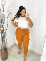 Calça Feminina Plus Size Bengaline Cargo com Bolso Lateral Moda Plus Size