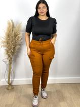 Calça Feminina Plus Size Bengaline Cargo com Bolso Lateral Moda Plus Size Tamanho Grandes Linda