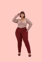 Calça Feminina Plus Size Social Com Cinto Fake e Bolso Frontal Detalhes na Costura