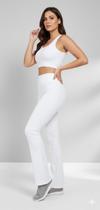 Calça Flare Branca Cintura Alta Feminina Zero Transparencia Suplex Modela Corpo Perfeita Para Qualquer Ocasião