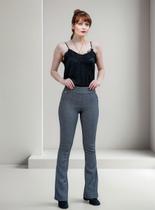Calça Flare Feminina Com Bolso Tecido Jacquard Fino Nubia Calça Flare Feminina Com Bolso Tecido Jacquard Fino Nubia