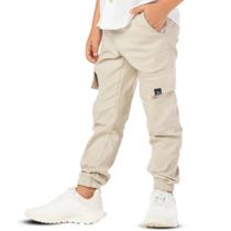 Calça Infantil Menino Jogger Bolso Cargo Elástico Sarja Bege Calça Infantil Menino Jogger Bolso Cargo Elástico Sarja Bege
