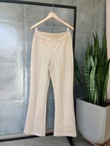 Calça iza flare em suede Calça iza flare em suede