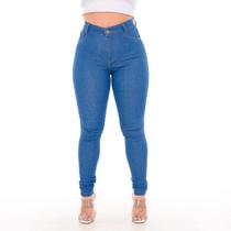 Calça jeans azul feminina de estilo clássico com bolso bordado