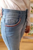 Calça Jeans bolso bordado