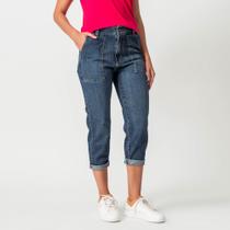 Calça Jeans Capri Mom Cintura Alta Bolso Utilitário Azul Escuro Calça Jeans Capri Mom Cintura Alta Bolso Utilitário Azul Escuro