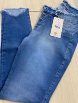Calça jeans cigarrete cos médio cor única Calça jeans cigarrete cos médio cor única