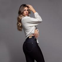 Calça jeans com a Tecnologia do Fio Emana - Drenagem linfática, celulite