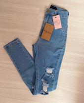 Calça Jeans com rasgos tamanho 38 Nexo Calça Jeans com rasgos tamanho 38 Nexo