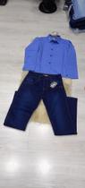 Calça jeans e camisa manga longa skcial