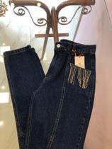 Calça jeans feminina bem versátil Calça jeans feminina bem versátil