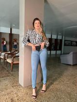 Calça jeans feminina com cinta modeladora e Lycra