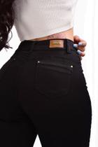 Calça Jeans Feminina com Lycra Modelagem Colada ao Corpo Levanta Bumbum - Conclusão Jeans