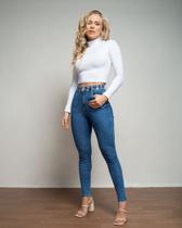 Calça Jeans feminina com pedrarias na cintura