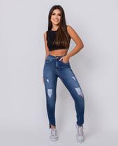 Calça Jeans Feminina Intermediária Extreme Power com Barra Irregular 22398 Escura