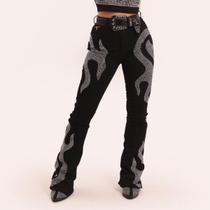 Calça Jeans Feminina Moda Country Black Fire com Brilhos Strass Cintura Alta Barra Flare Texas Ranch Jeans Oficial