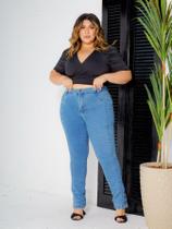 Calça jeans feminina plus recorte com 3 botao na panturrilha white