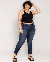 Calça Jeans Feminina Skinny Plus Size Cós Largo e Detalhe Na Barra 22312 Escura
