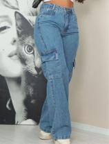 Calça jeans feminina wide leg cargo com lapela Calça jeans feminina wide leg cargo com lapela