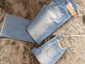 Calça jeans flare na lavagem clara