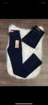 Calça jeans Flare tamanho 38 possui elastano. Botão encapado Calça jeans Flare tamanho 38 possui elastano. Botão encapado
