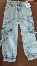 Calça jeans infantil com bolso na lateral Calça jeans infantil com bolso na lateral