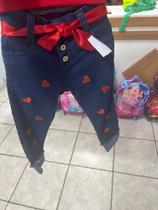 Calça jeans infantil feminina azul com coração tamanho M veste 6 a 8 anos