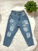 Calça Jeans Infantil Mom Destroyed de menina lavagem clara com elástico no Cós Moda Blogueirinha Calça Jeans Infantil Mom Destroyed de menina lavagem clara com elástico no Cós Moda Blogueirinha