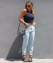 Calça Jeans Modelagem Mom Feminina