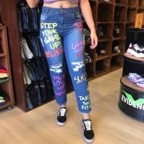 Calça jeans Mom estilizada