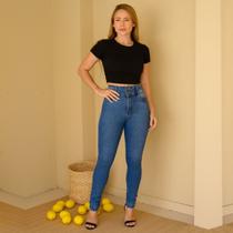 Calça Jeans New Efeito Vintage Levanta Bumbum de Cós Alto Largo Com 2 Botões Frente