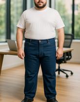 Calça Jeans Plus Size Lavagem Escura Tradicional