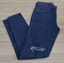Calça jeans rasgada