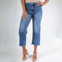 Calça Jeans Reta Cropped Barra Diferenciada Feminino Revanche Arroyo Calça Jeans Reta Cropped Barra Diferenciada Feminino Revanche Arroyo