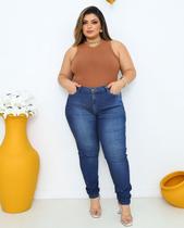 Calça jeans skinny plus size feminina cintura alta detalhe bolso