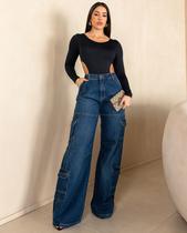 Calça jeans wide leg cargo feminina cintura alta detalhe bolsos 23697