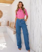 Calça jeans wide leg feminina cintura alta carpinteiro com bolsos cargo