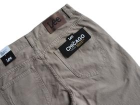 Calça Lee Chicago Masculina de Sarja Tradicional 100% Algodão Cintura Alta Caqui