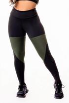 Calça Legging Fitness Cintura Alta preta com detalhes em verde