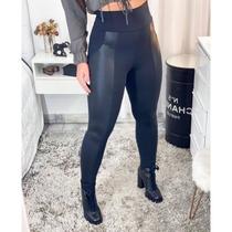 Calça Legging Montaria Suplex com Detalhe na Lateral em Cirrê material sintético