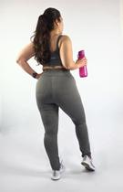 Calça Legging Plus Size Leg Suplex Fitness Grossa Zero Transparência Costura Reforçada Cintura Alta Calça Legging Plus Size Leg Suplex Fitness Grossa Zero Transparência Costura Reforçada Cintura Alta