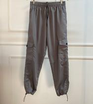 Calça masculina cargo regulagem na barra parachute exclusivo