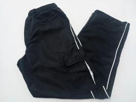 Calça masculina em microfibra com listra e bolso cargo