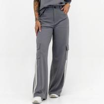 Calça Meia Loka Wide Leg Cargo em Tecido Feminina Calça Meia Loka Wide Leg Cargo em Tecido Feminina