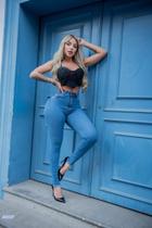 Calça modeladora com bastante elastano com costura empina bumbum veste muito bem modela o corpo Calça modeladora com bastante elastano com costura empina bumbum veste muito bem modela o corpo