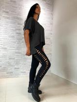 Calça Modelo Leeging Customizado Artesanalmente nas Pernas Calça Modelo Leeging Customizado Artesanalmente nas Pernas
