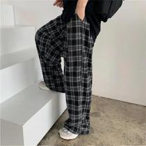 Calça Moletom Xadrez Preta Feminina Plus Size - Cintura Elástica e Bolsos