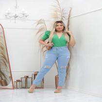 Calça mom clara rasgada Calça mom clara rasgada